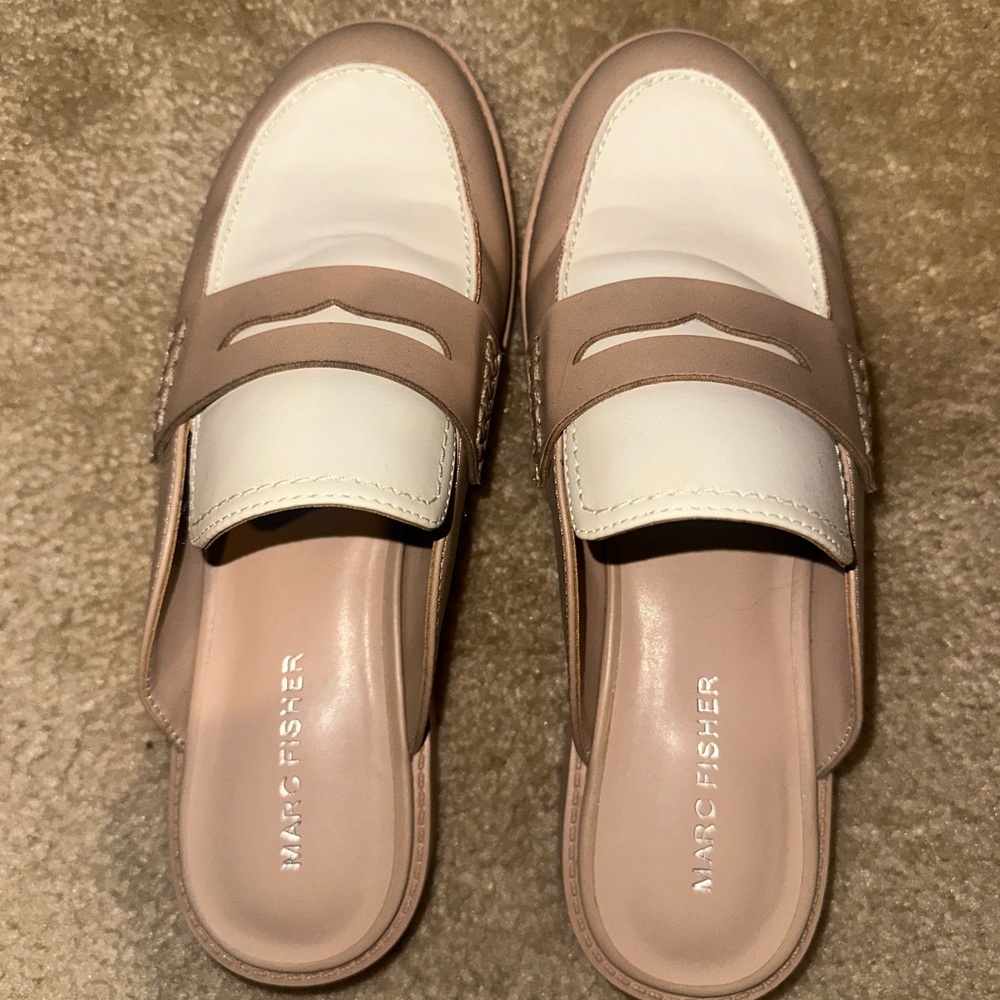 Marc Fisher Women's Tan and White Loafers